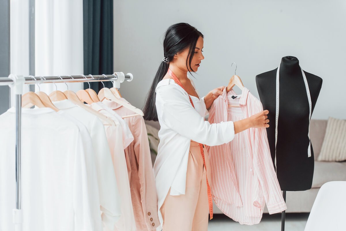 conception-of-fashion-seamstress-is-in-her-office-NQ22G78.jpg