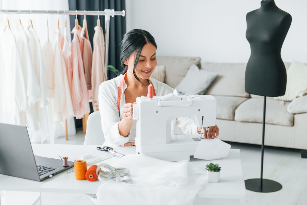 white-colored-sewing-machine-seamstress-is-in-her-UZUSRSB.jpg